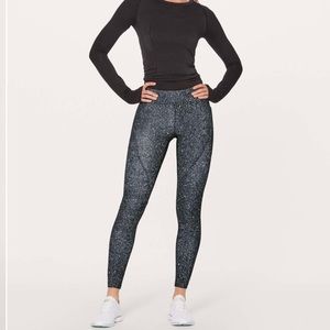 Lululemon lead the pack tight (4)